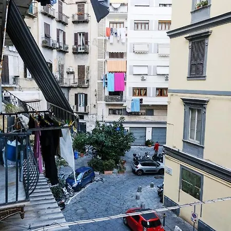 A Due Passi Dal Mare Νάπολη